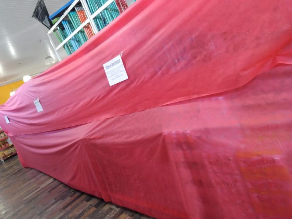 Foto 7 de 18 — Setor de bebidas é isolado em supermercados de Boa Esperança do Sul
